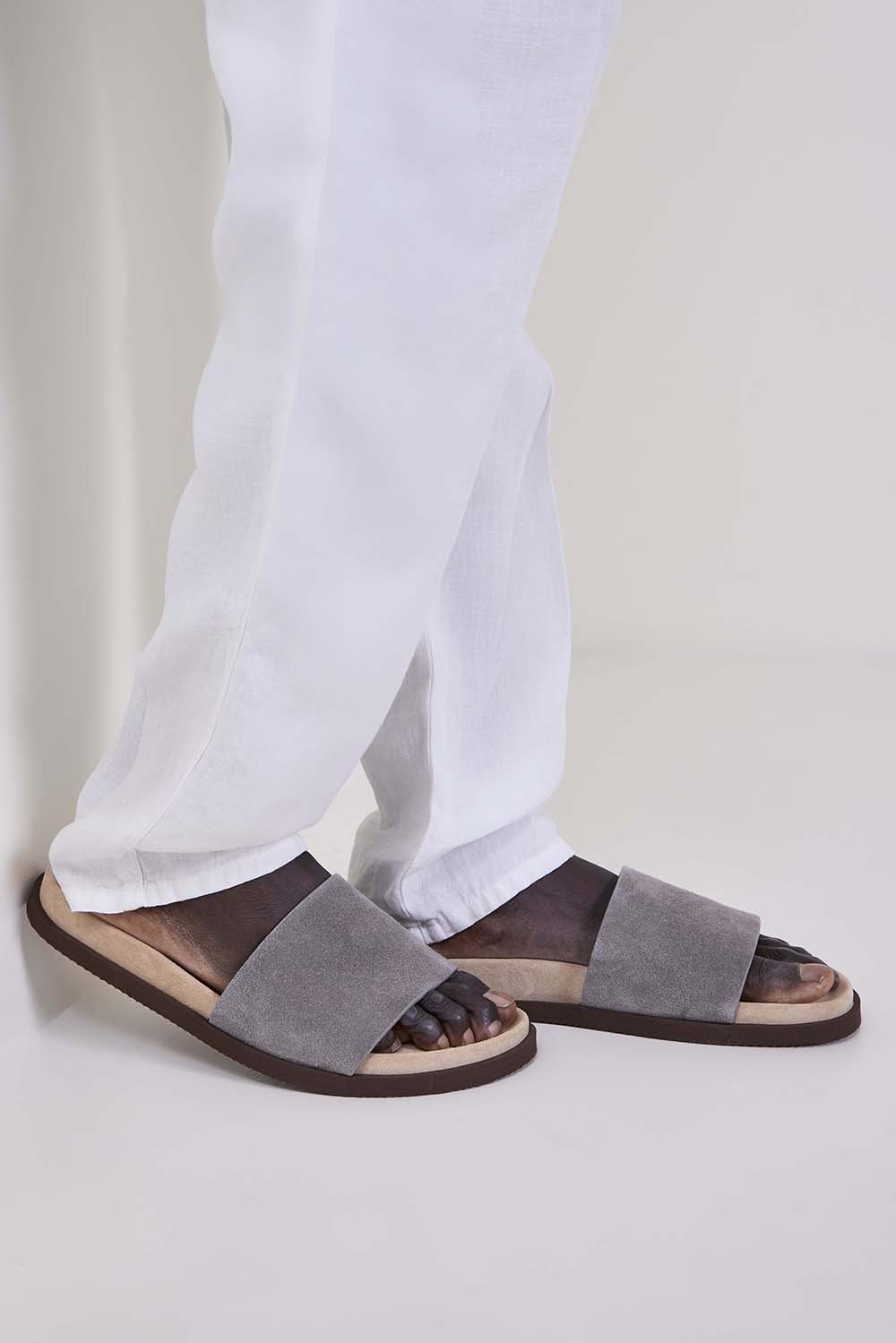 תמונת כל הלוק של כפכפי סלייד